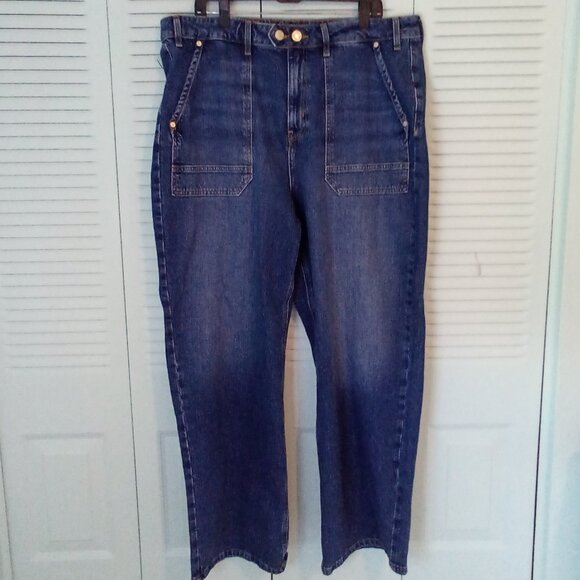 FOREVER21+ PREMIUM SZ 16 STRAIGHT LEG MED WASH JEANS 3 PATCH POCKETS 2 BUTTONS - Picture 1 of 7